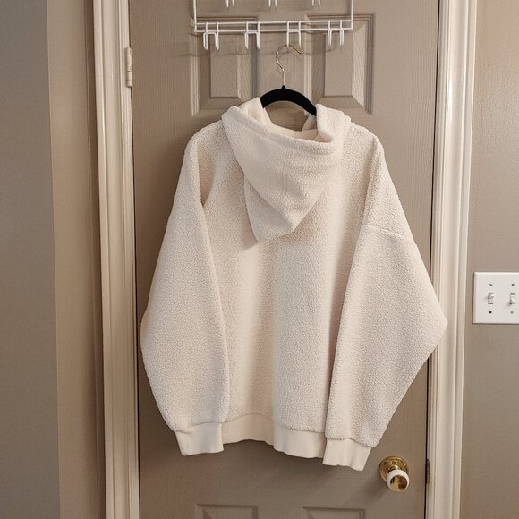 WOMEN'S ARITZIA SUNDAY BEST OVERSIZED IVORY SHERPA HOODIE MEDIUM - Picture 3 of 13